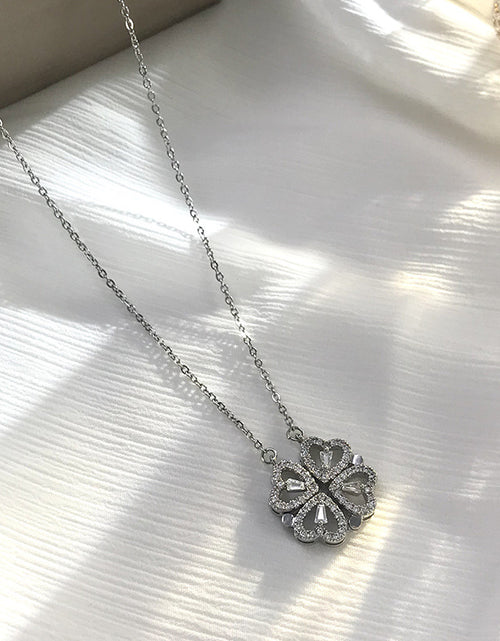 Load image into Gallery viewer, Folding Heart Shaped Necklace